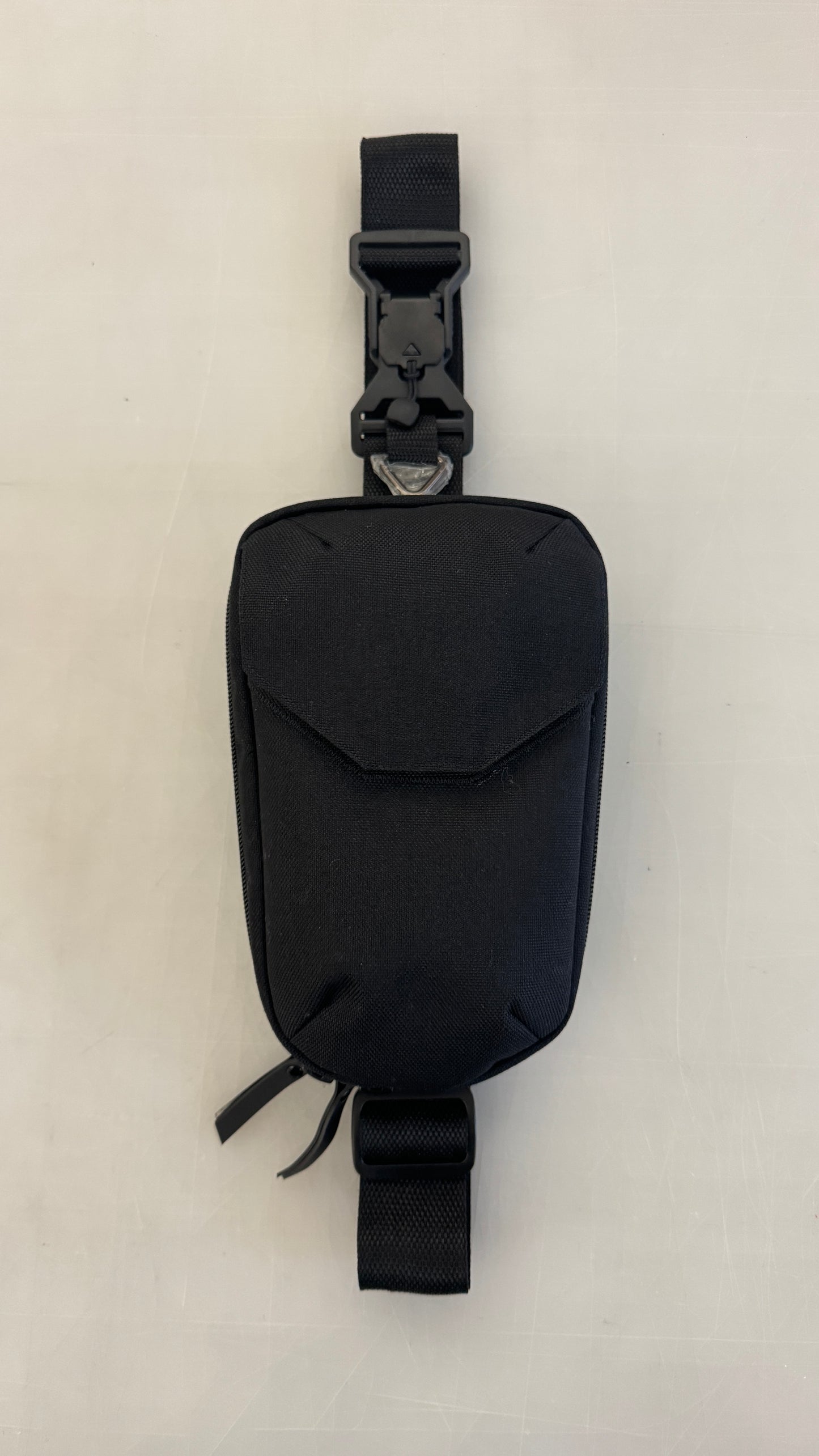 VARSANT Mini Crossbody Sling Bag 2L 360° MAG V – Black Denier