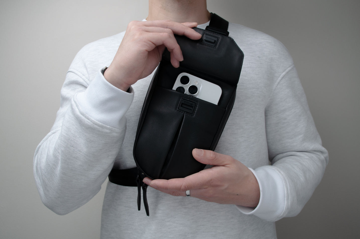 VARSANT Mini Crossbody Sling Bag 2L MAG – Black Explorer Leather