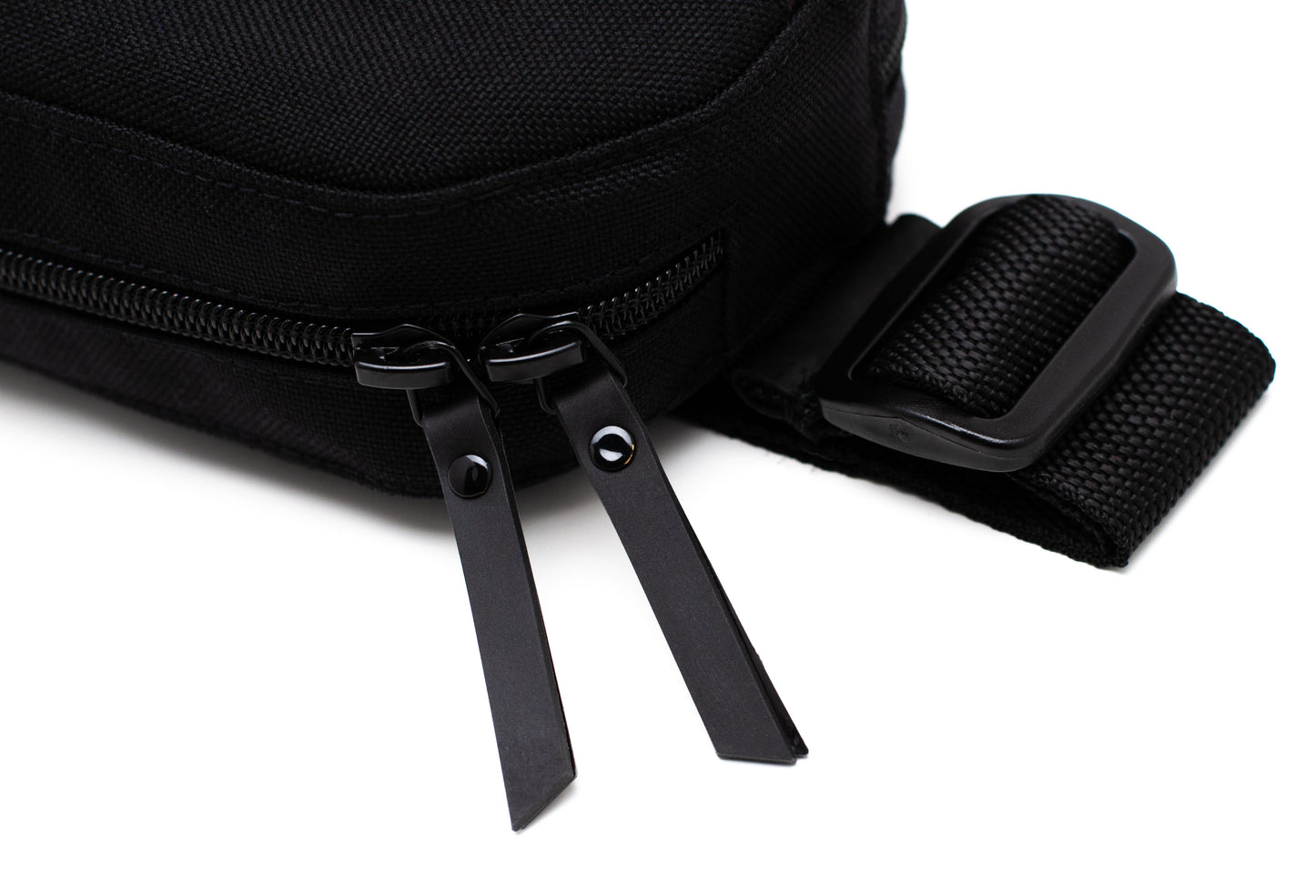 VARSANT Mini Crossbody Sling Bag 2L MAG – Black Denier