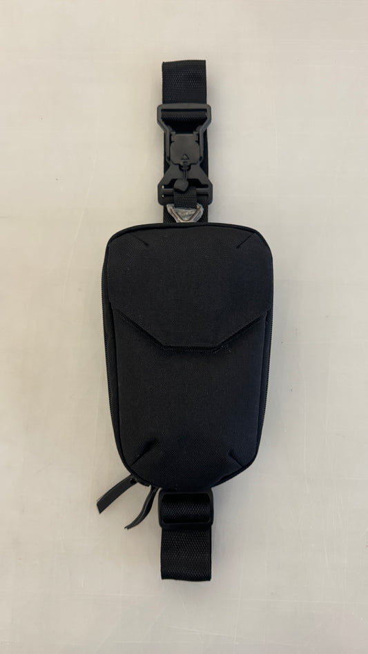 VARSANT Mini Crossbody Sling Bag 2L 360° MAG V –  Black Denier