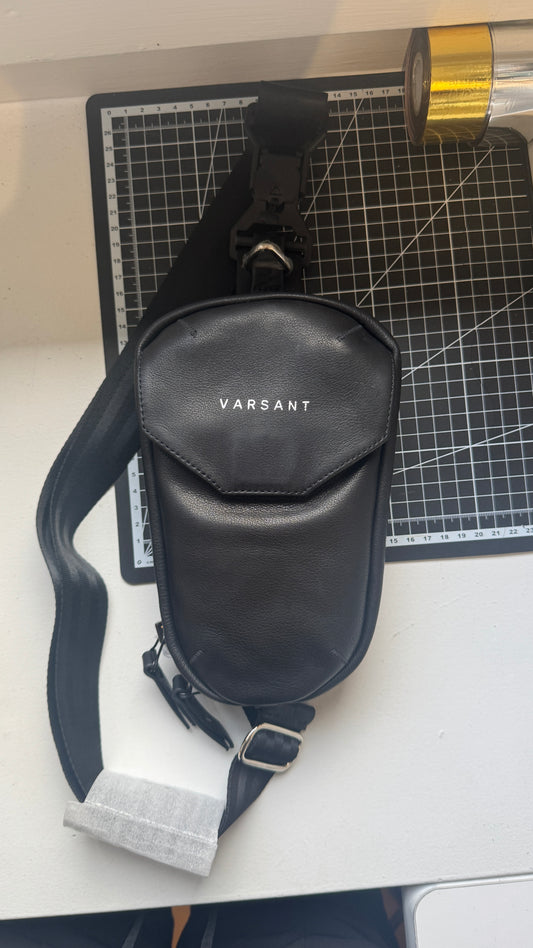 VARSANT Mini Crossbody Sling Bag 2L 360° MAG V –  Black Explorer Leather